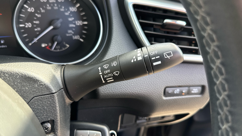 Nissan Qashqai 1.3 DiG-T Acenta Premium 5dr Petrol Hatchback